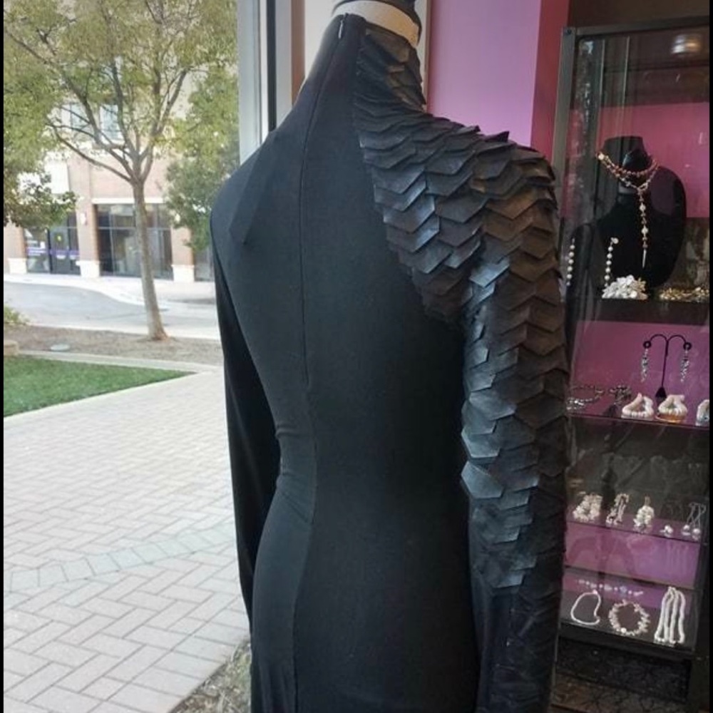 Dress - Picture 3 of 5